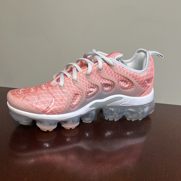Pink Nike VaporMax - Picture 3 of 6